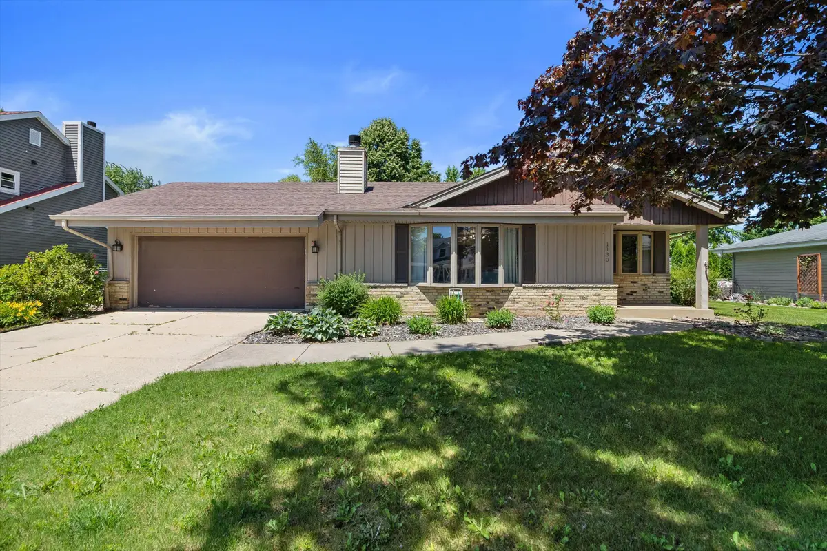 1130 E Elm Rd, Oak Creek, WI 53154 - #1