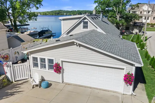 S68W18031 Island Dr, Muskego, WI 53150