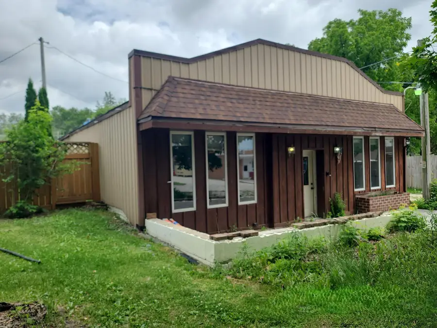 227 N Harmon St, Waldo, WI 53093 - #2