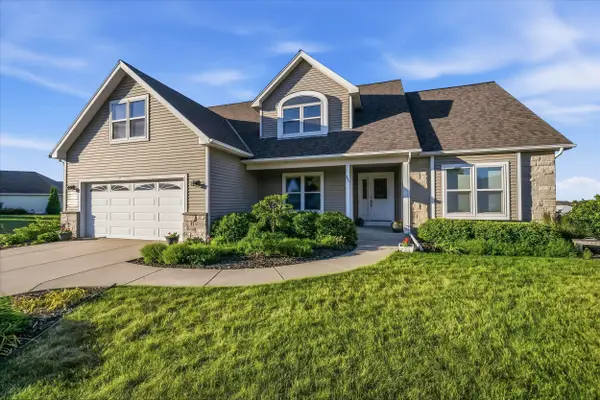 272 Highland Dr, Belgium, WI 53004