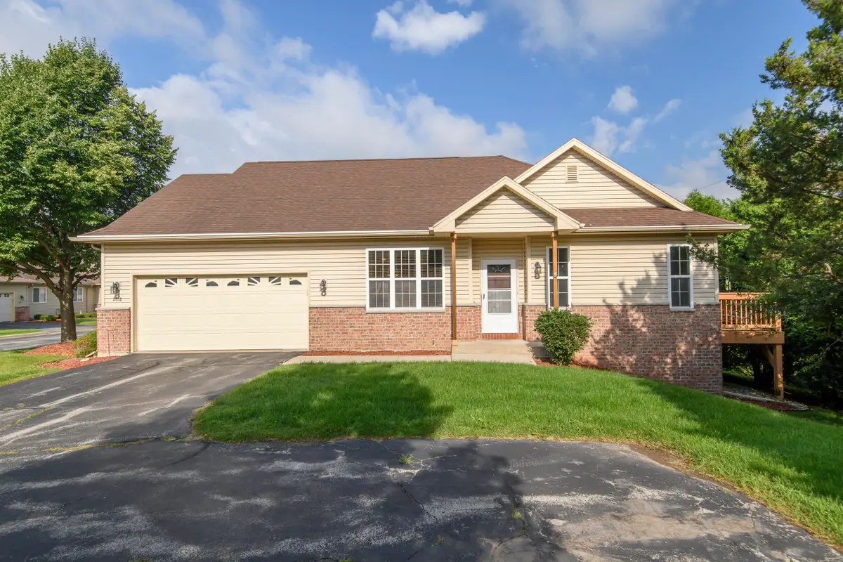 2812 E Somers Ct, Cudahy, WI 53110 - #1