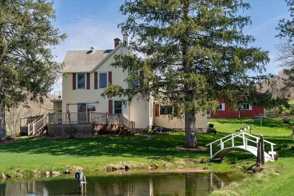 S921 Sveum Ridge Rd, Coon, WI 54623