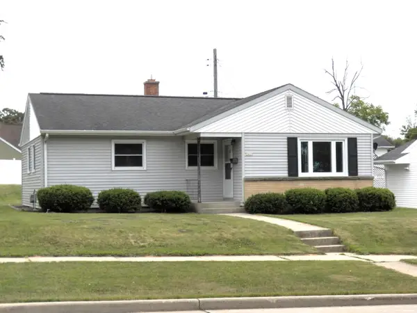3609 Meadow Ln, Manitowoc, WI 54220