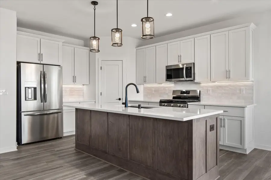 W251N2399 Valleyview Cir, Pewaukee, WI 53072 - #3