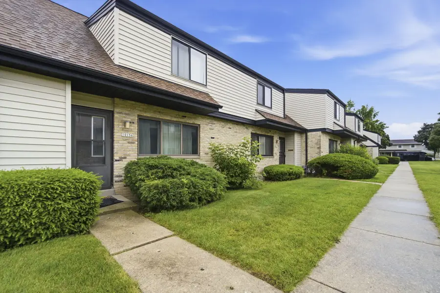 10156 W Kiehnau Ave, Milwaukee, WI 53224 - #2