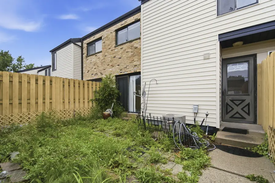 10156 W Kiehnau Ave, Milwaukee, WI 53224 - #3