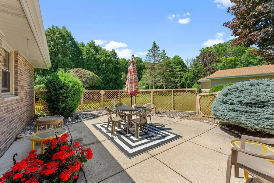 4821 W Clayton Crest Ave, Greenfield, WI 53220 - #3
