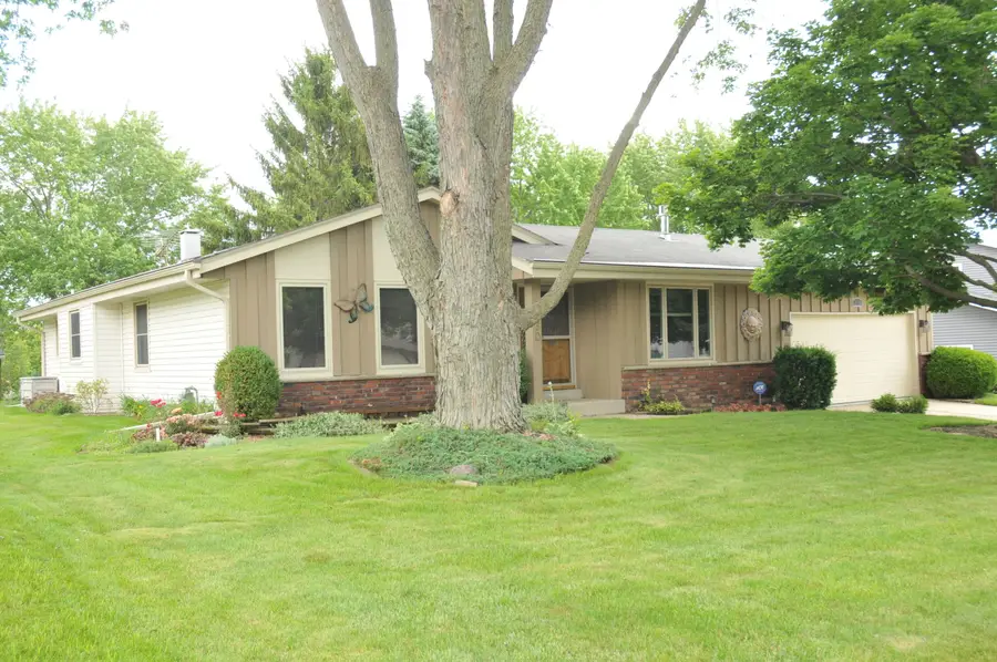 8150 S 58th St, Franklin, WI 53132 - #2
