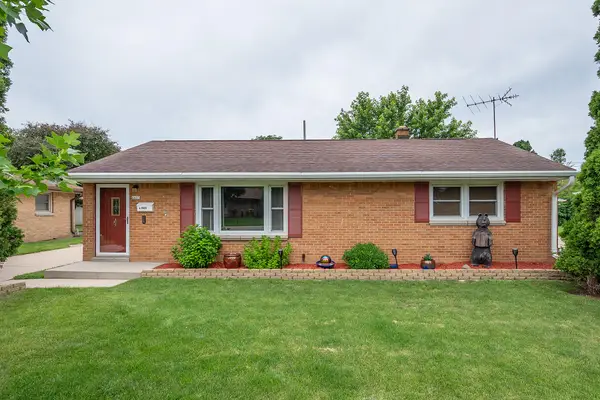 4423 S 61st St, Greenfield, WI 53220