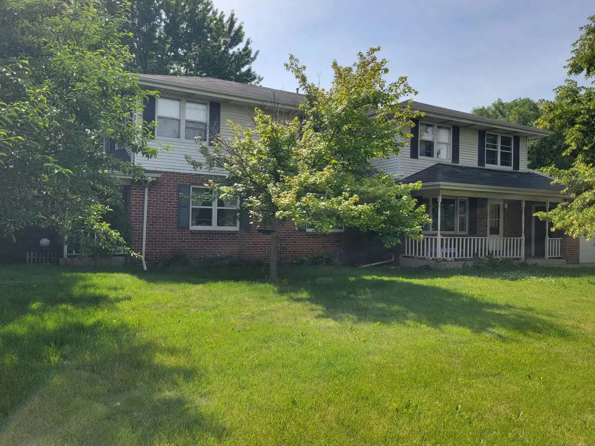 405 Foxmead Dr, Waterford, WI 53185 - #1