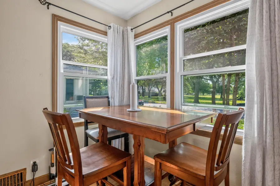 1826 E Fernwood Ave, Milwaukee, WI 53207 - #3