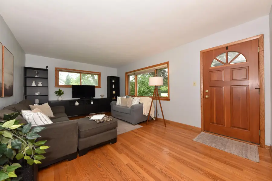 W156N8028 Pilgrim Rd, Menomonee Falls, WI 53051 - #2
