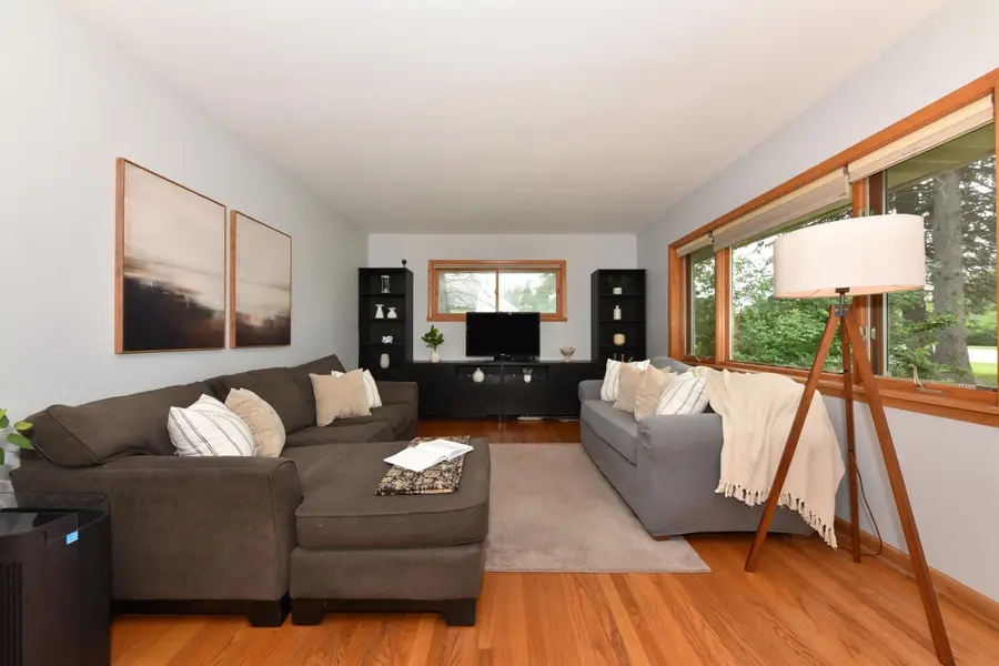W156N8028 Pilgrim Rd, Menomonee Falls, WI 53051 - #3