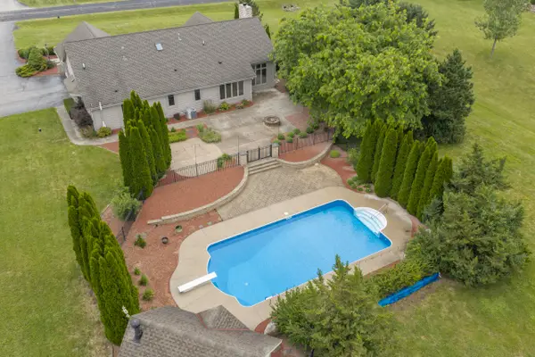 S88W34777 Nesting Ln, Eagle, WI 53119