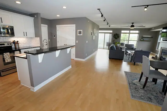 5128 W Bluemound Rd, Milwaukee, WI 53208 - #2