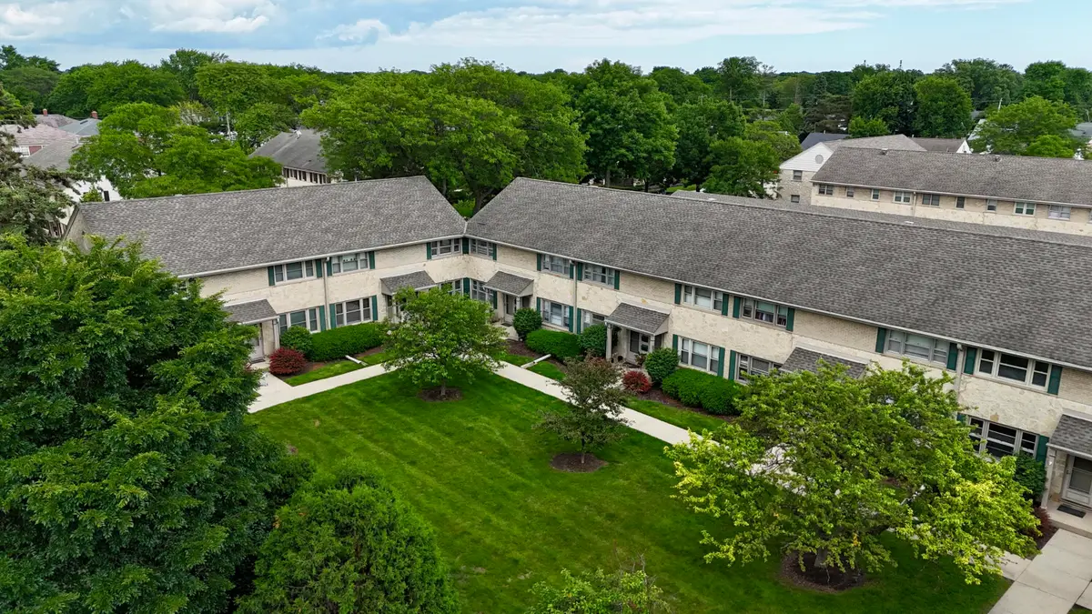 4918 N Shoreland Ave, Whitefish Bay, WI 53217 - #1