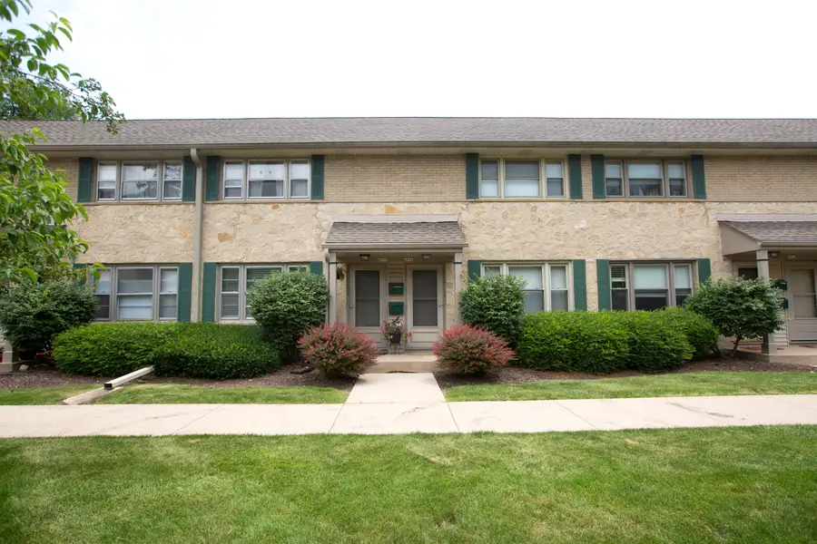 4918 N Shoreland Ave, Whitefish Bay, WI 53217 - #3