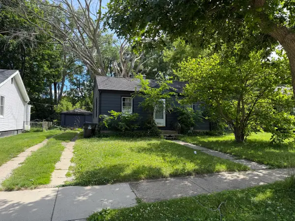 2715 Eisenhower Dr, Racine, WI 53405