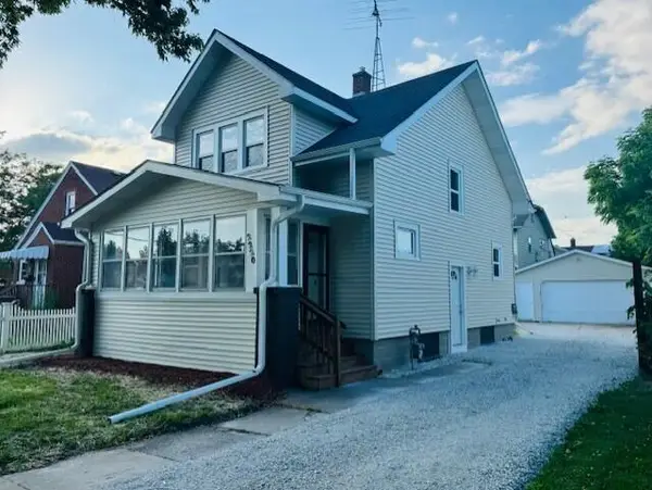 2220 75th St, Kenosha, WI 53143