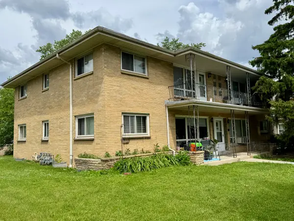 7328 W Honey Creek Dr, Milwaukee, WI 53219
