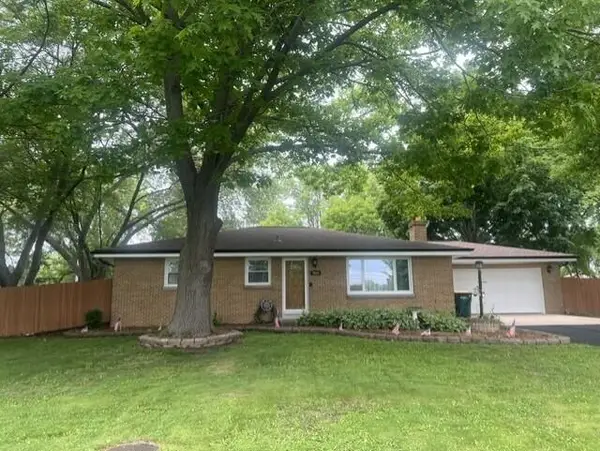 7651 S Clement Ave, Oak Creek, WI 53154