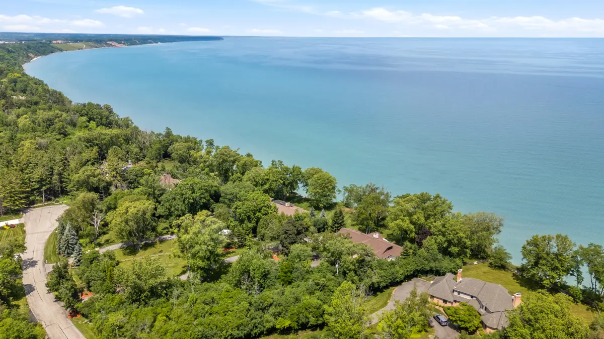 11272 N Lakeview Pl, Mequon, WI 53092 - #1