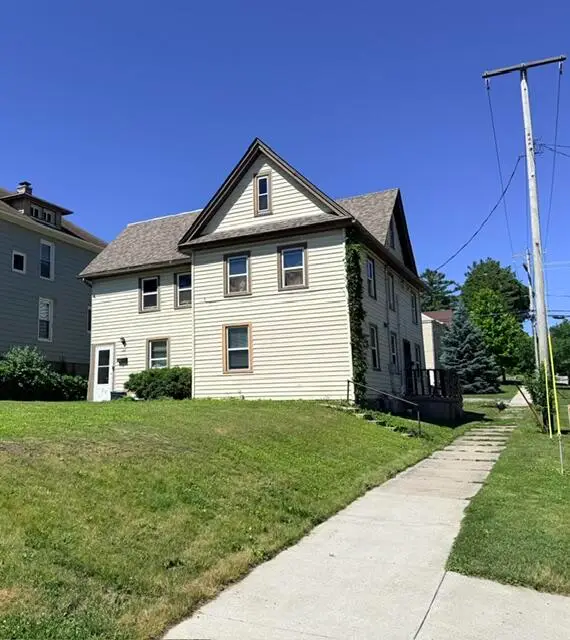 106 S 7th Ave, West Bend, WI 53095