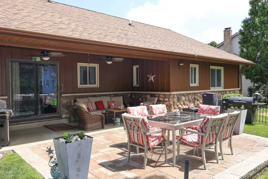 8035 W Bruss Ln, Franklin, WI 53132 - #3