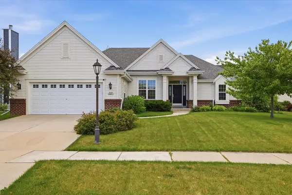 N173W20011 Creekside Dr, Jackson, WI 53037