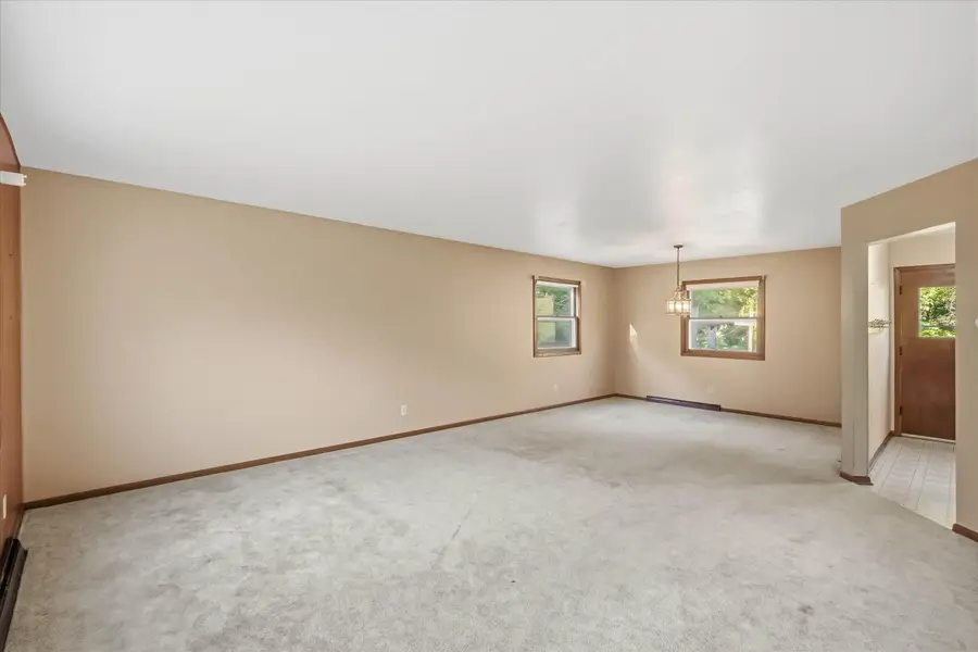3552 Lusan Dr, Cedarburg, WI 53012 - #2
