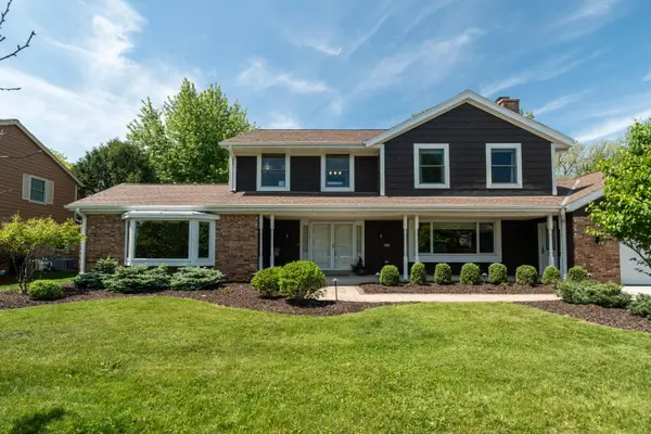 9439 N Broadmoor Rd, Bayside, WI 53217
