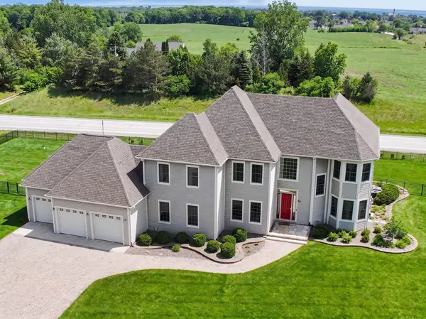 3268 Bay Hill Rd, Port Washington, WI 53074