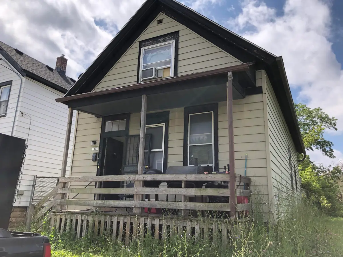 1311 W Albany Pl, Milwaukee, WI 53206 - #1