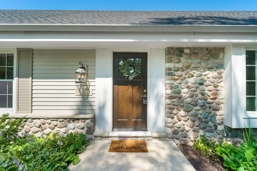 4838 W Glen Cove Ct, Mequon, WI 53092 - #3