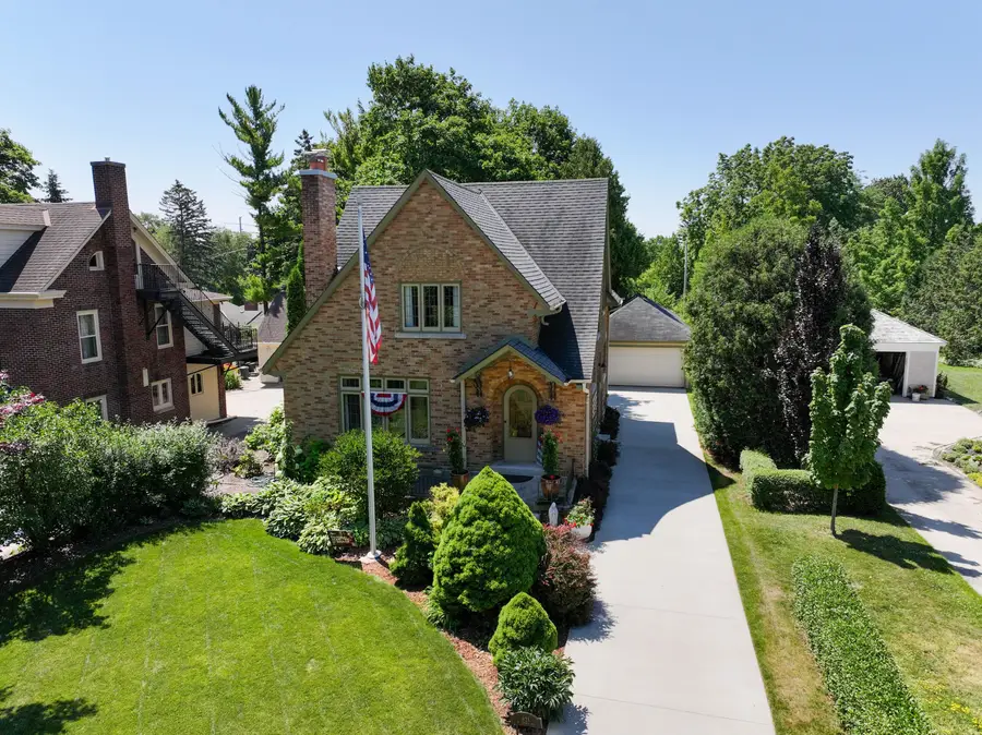 821 W Grand Ave, Port Washington, WI 53074 - #2