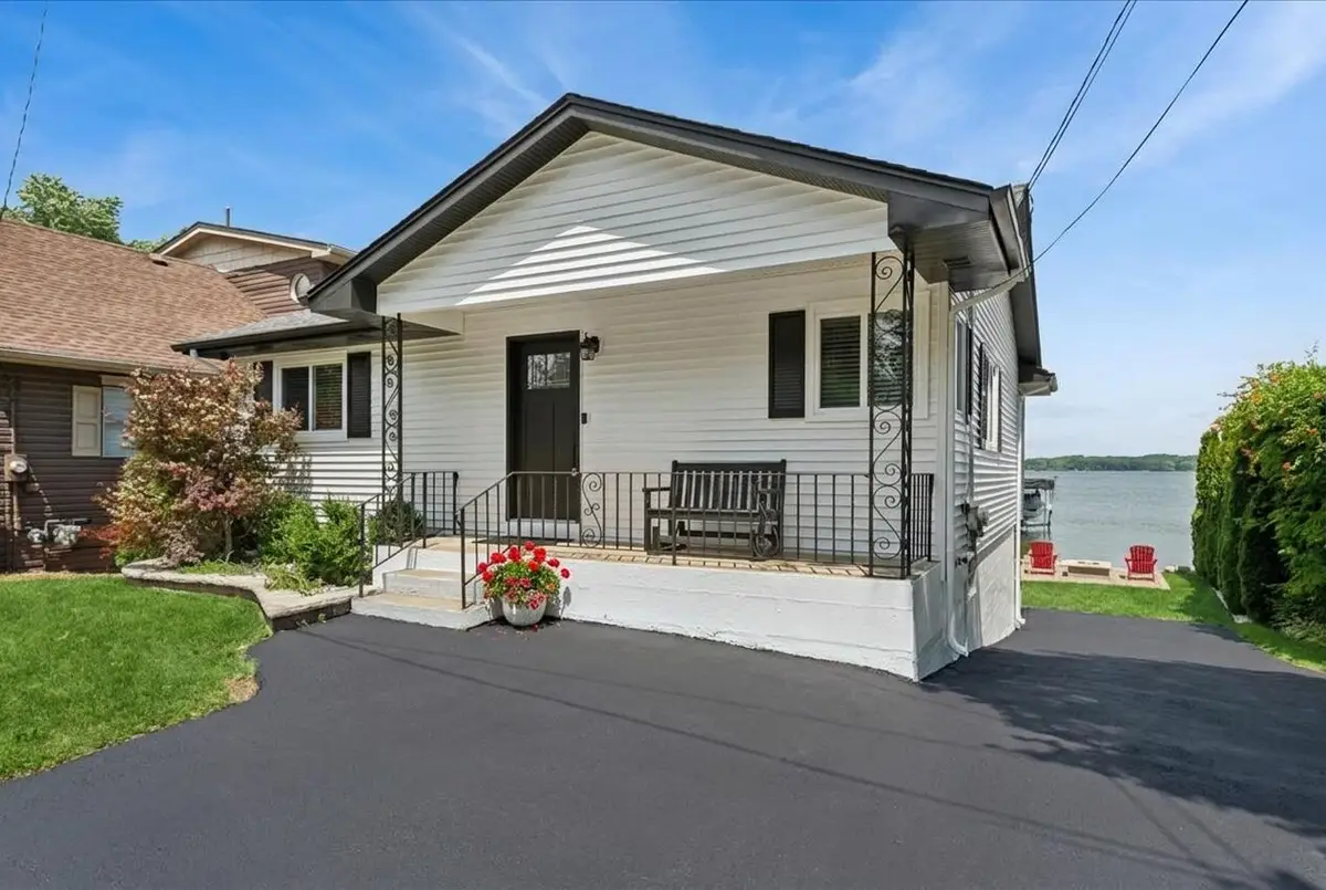 206 S Cogswell Dr, Silver Lake, WI 53170 - #1