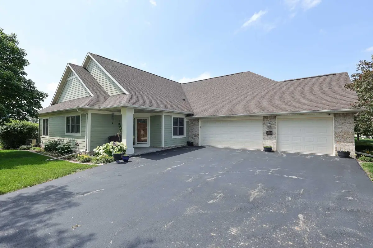 3406 W Villa Dr, Franklin, WI 53132 - #1