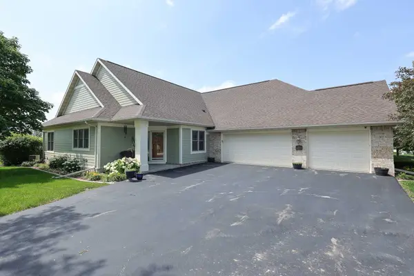 3406 W Villa Dr, Franklin, WI 53132