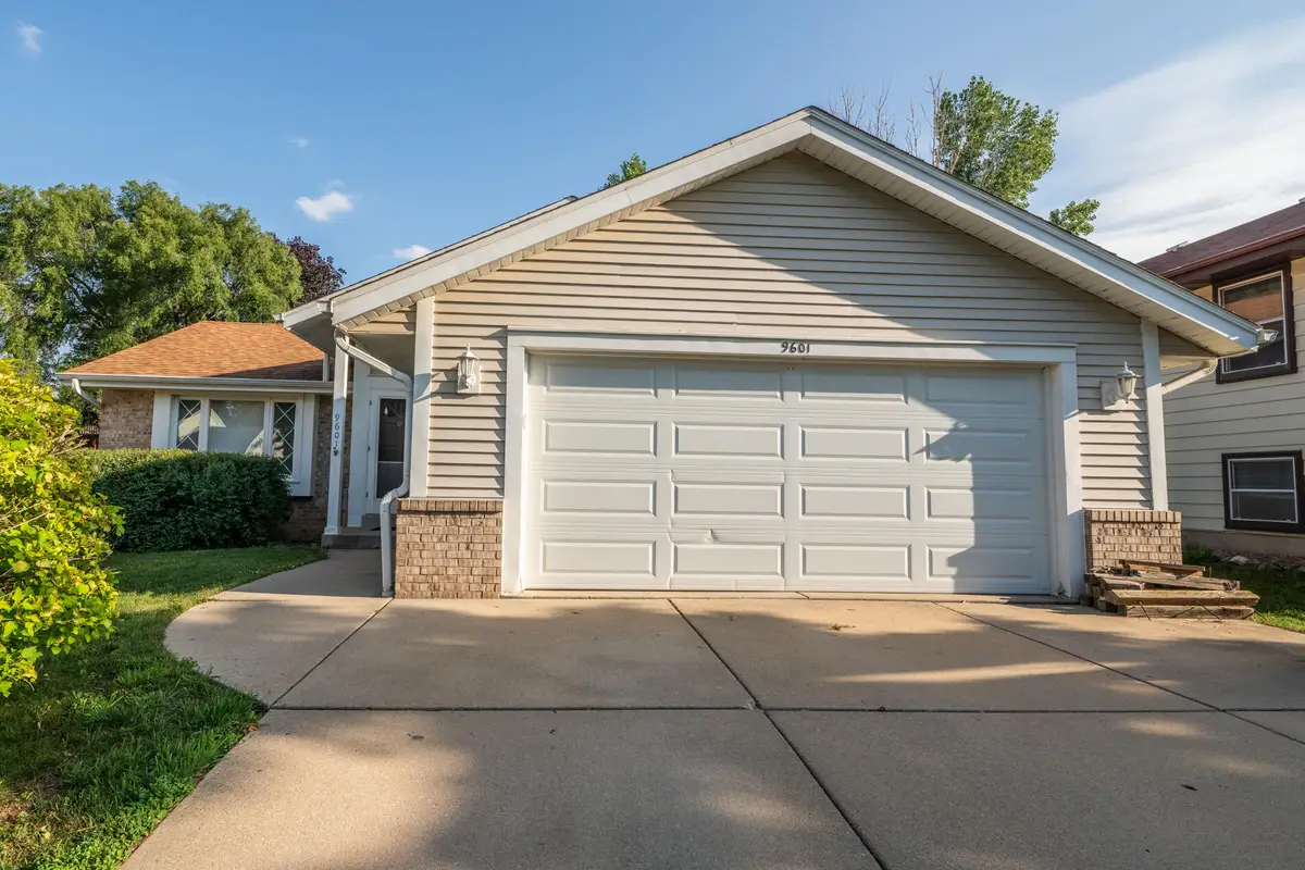 9601 W Darnel Ave, Milwaukee, WI 53224 - #1