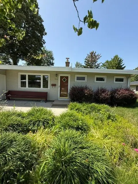 7311 Earl Ave, Greendale, WI 53129