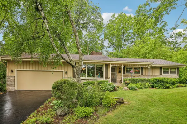 W213N5425 Kenmore Dr, Menomonee Falls, WI 53051
