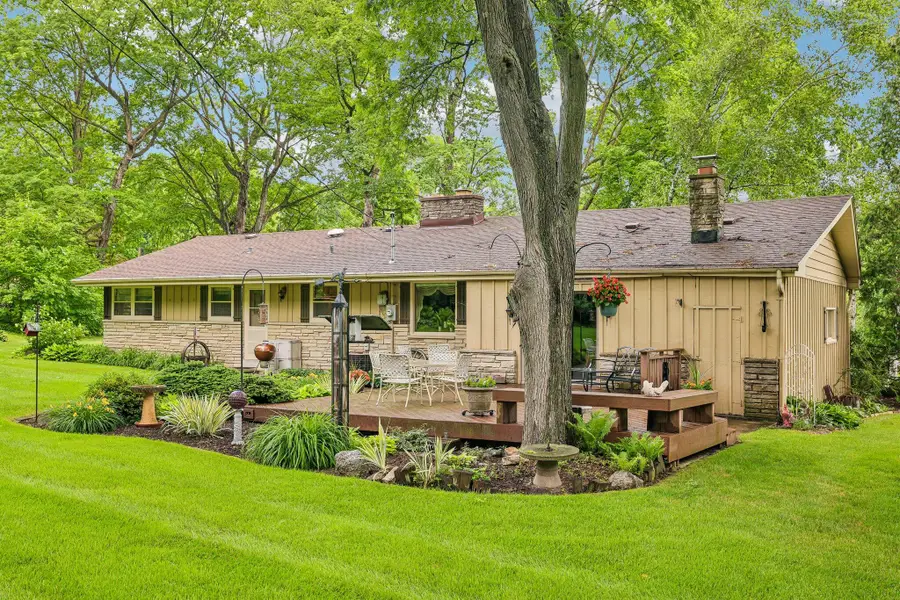 W213N5425 Kenmore Dr, Menomonee Falls, WI 53051 - #2