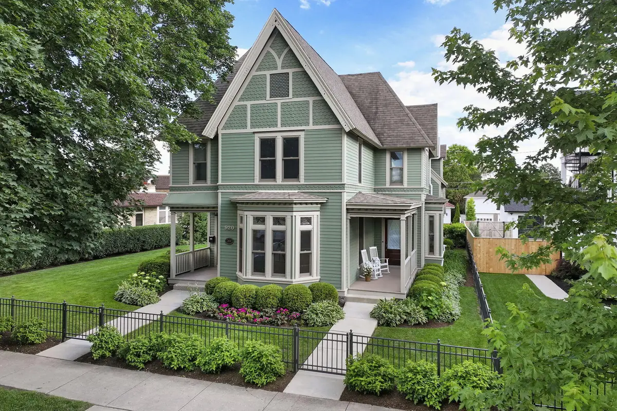 920 Geneva St, Lake Geneva, WI 53147 - #1