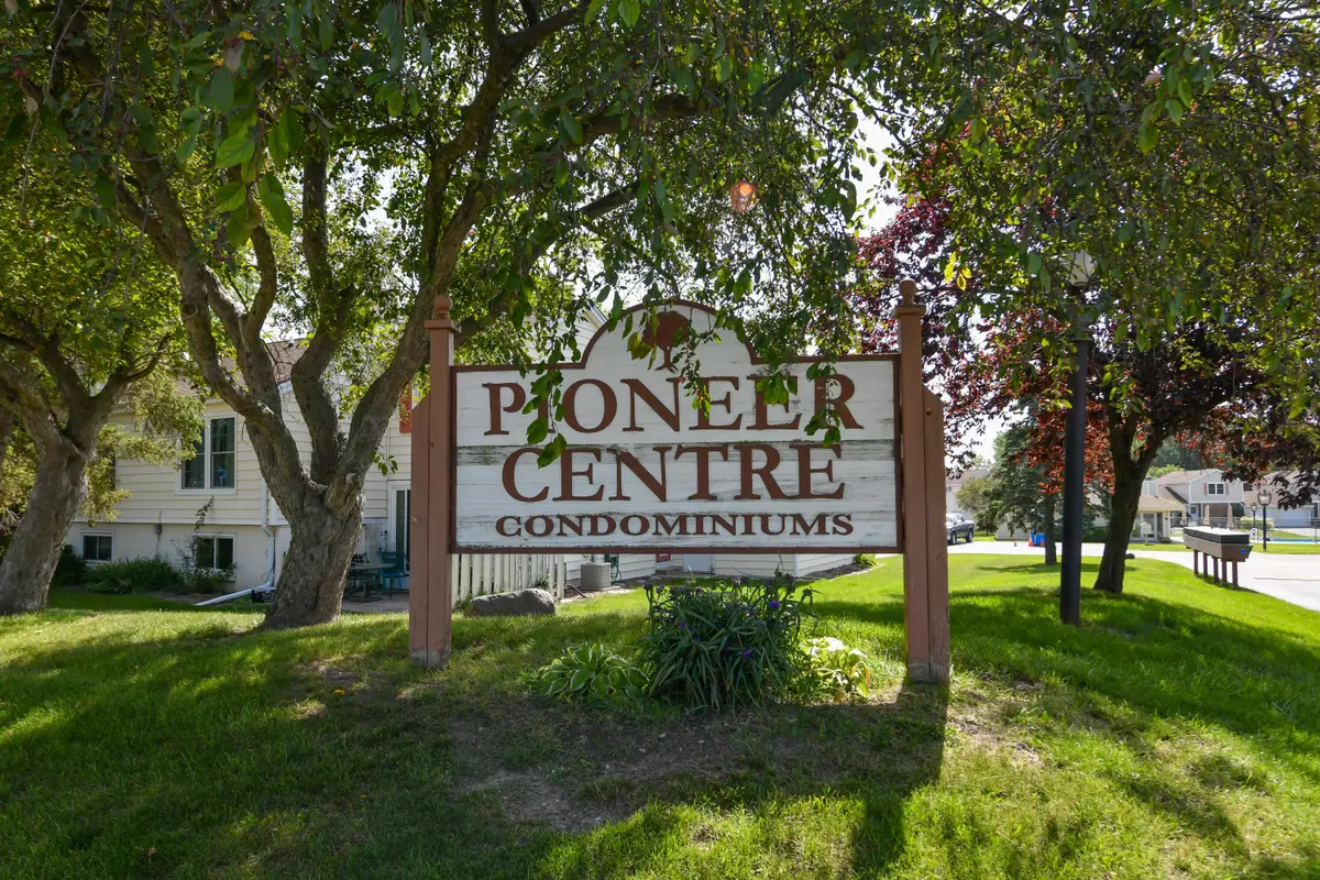 W180S8272 Pioneer Dr, Muskego, WI 53150 - #1
