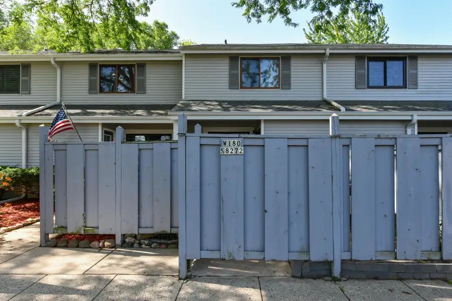 W180S8272 Pioneer Dr, Muskego, WI 53150 - #2