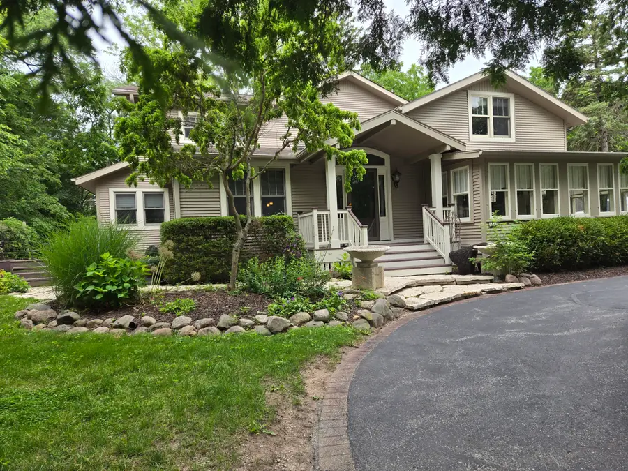1823 W Shore Dr, Delafield, WI 53018 - #2
