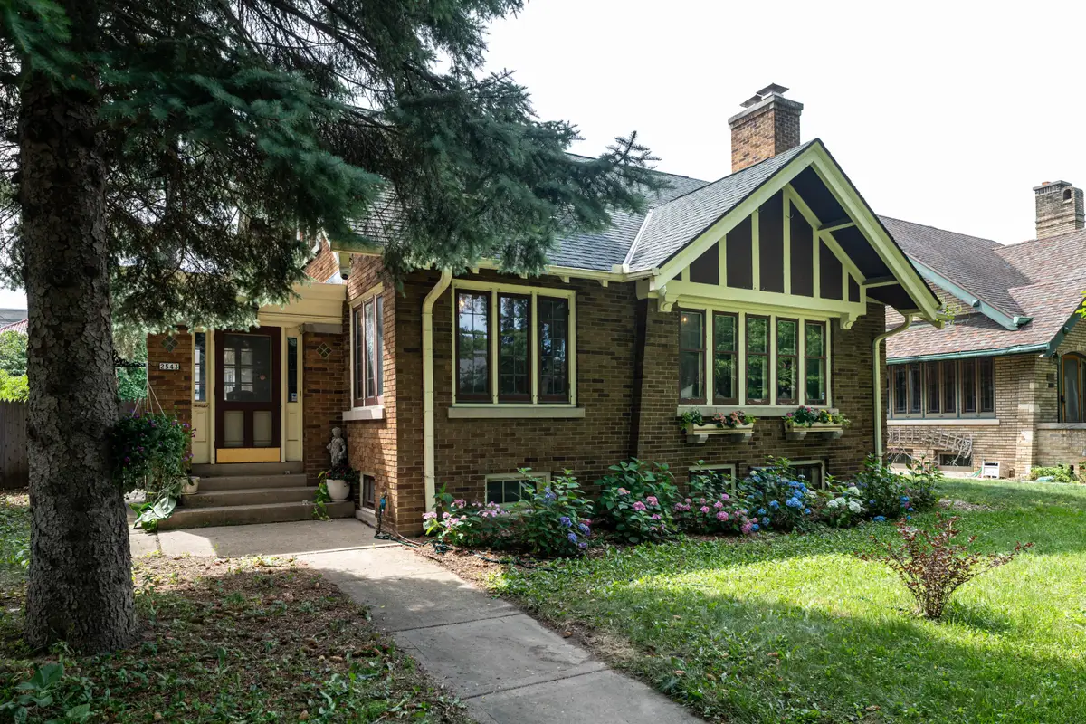 2543 N Grant Blvd, Milwaukee, WI 53210 - #1