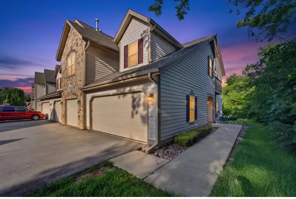 2224 W Vista Bella Dr, Oak Creek, WI 53154