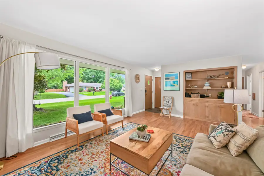 2400 W Apple Tree Rd, Glendale, WI 53209 - #3
