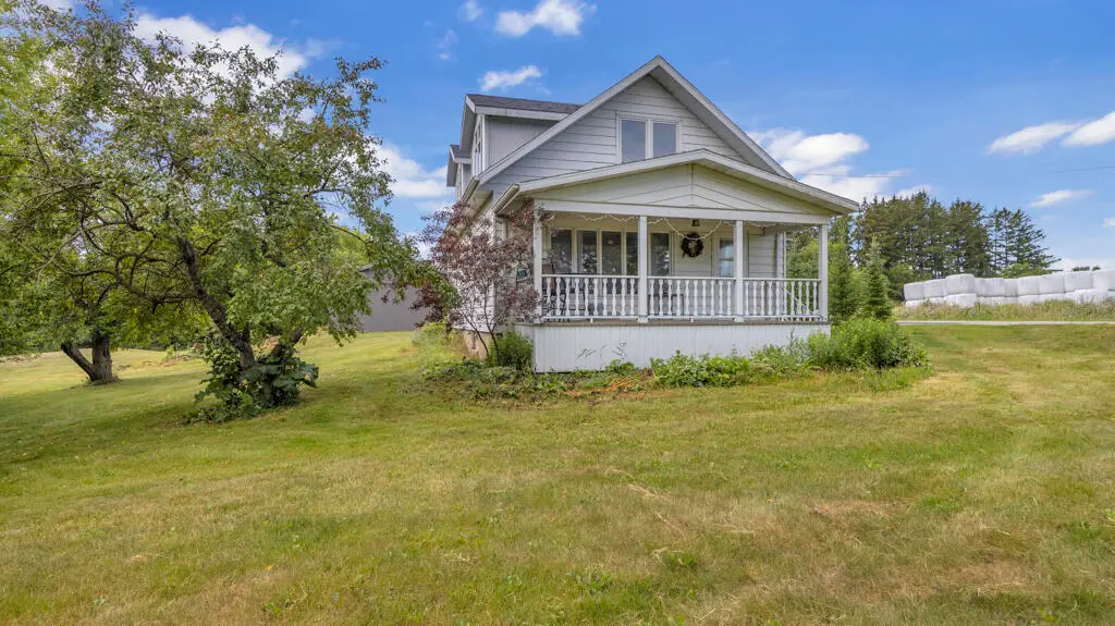2917 Stone Rd, Manitowoc Rapids, WI 54220 - #1